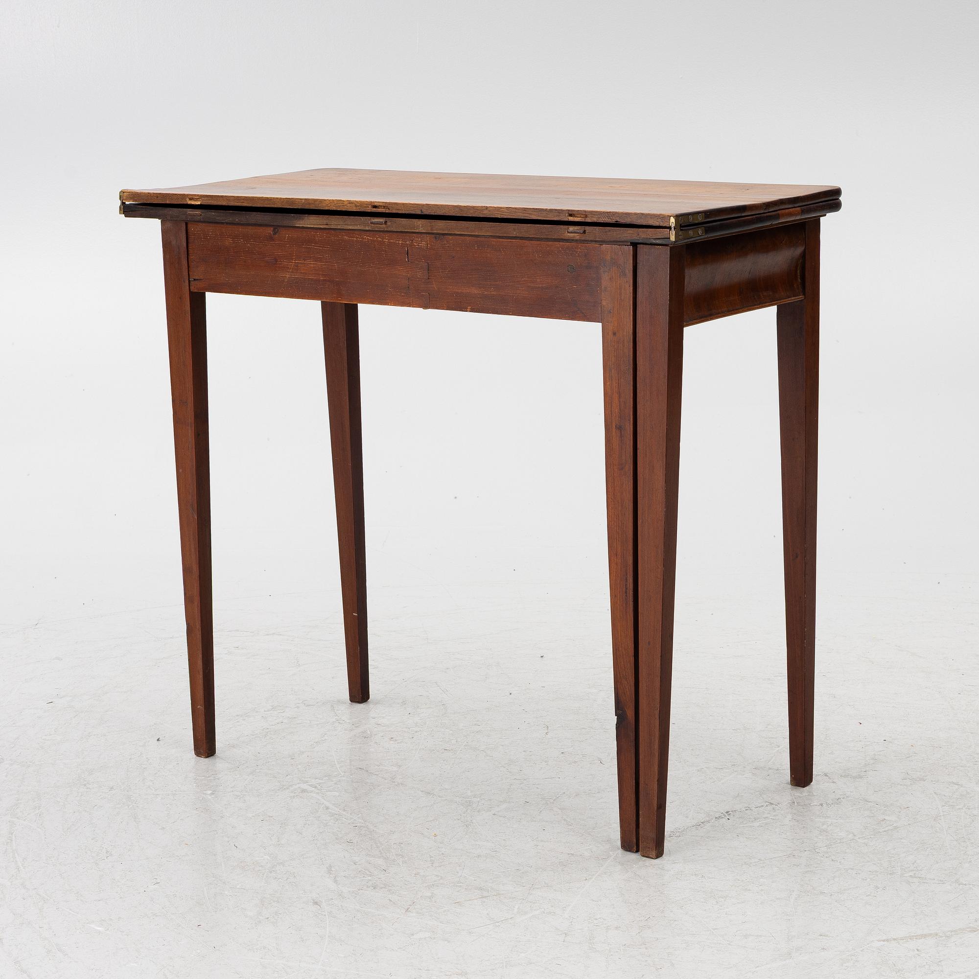 A games table, 19th century.
