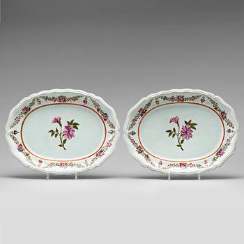 729. A pair of famille rose dishes, Qing dynasty, Qianlong (1736-95).