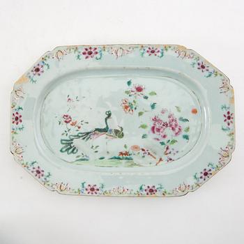 Plates 8 pcs and a serving dish similar China 18th century porcelain.