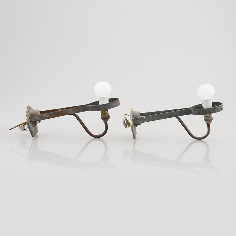 A pair of Swedish Modern wall lights, Sweden, mid 20th century.