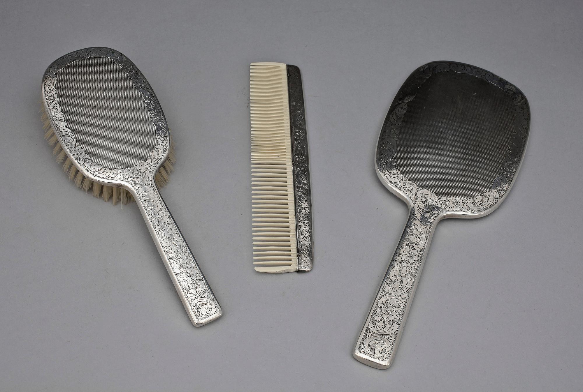 TOALETTSET, 3 delar, silver, svenska importstämplar, 1900-talets första hälft.