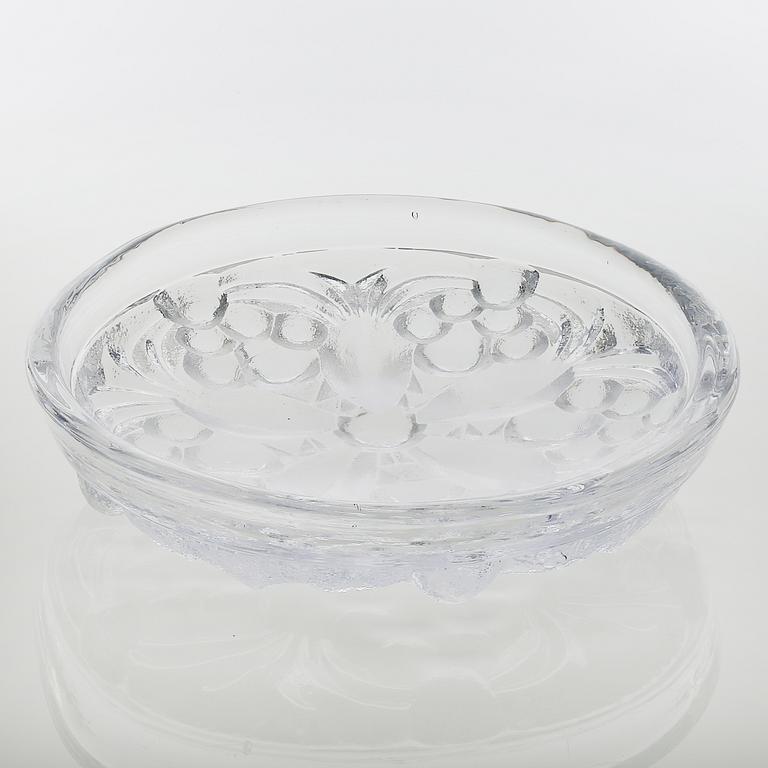 A glass bowl by Lars Hellsten for Skruf, signed.
