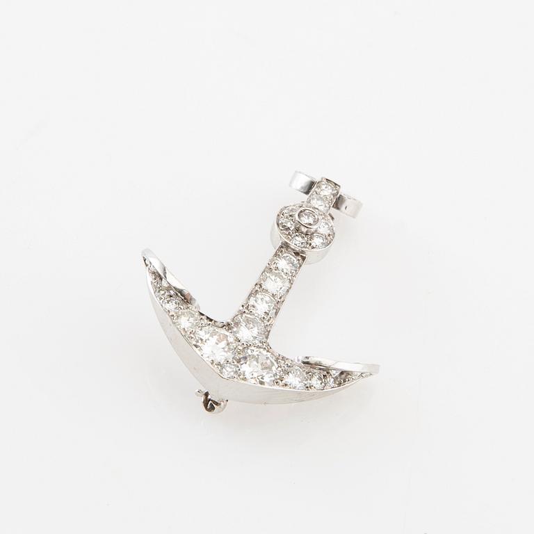 Brooch in the form of an anchor made of 18K white gold with diamonds.