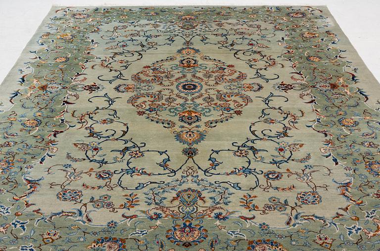 Matta, Keshan, ca 370 x 270 cm.