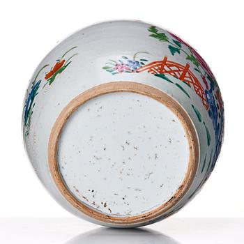 A porcelain famille rose jar, Qing dynasty, Qianlong (1736-1795).