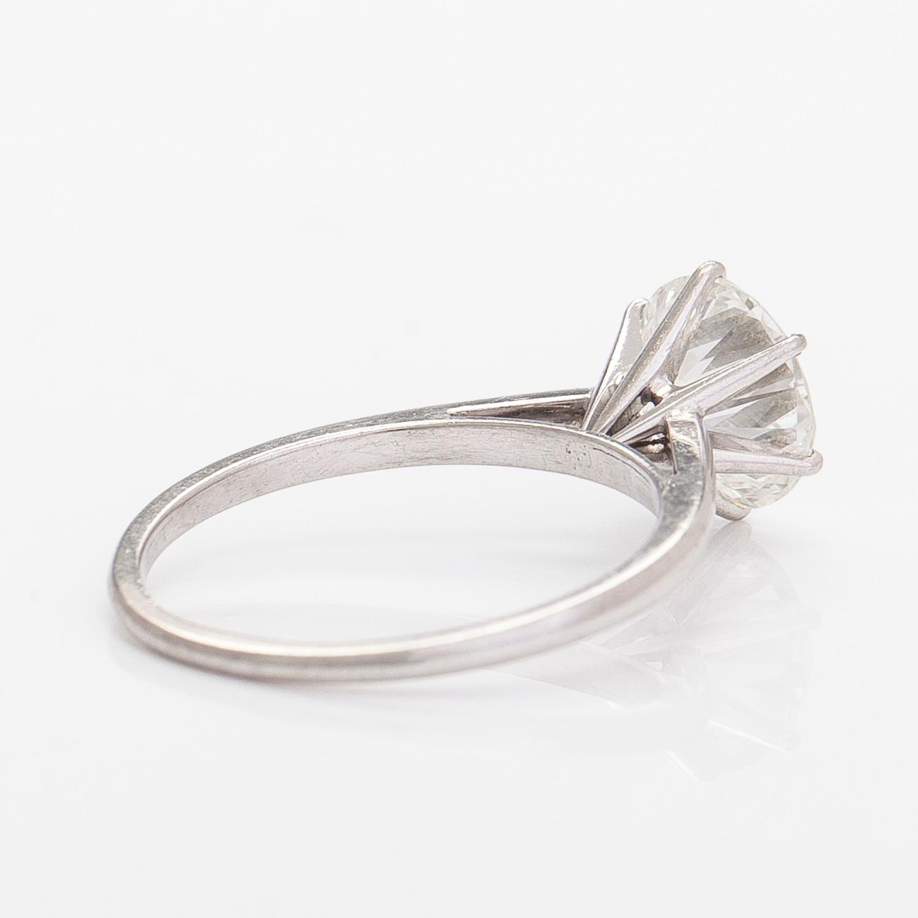 Sormus, platinaa, briljanttihiottu timantti n. 2.60 ct. Todistus Tillanderilta.