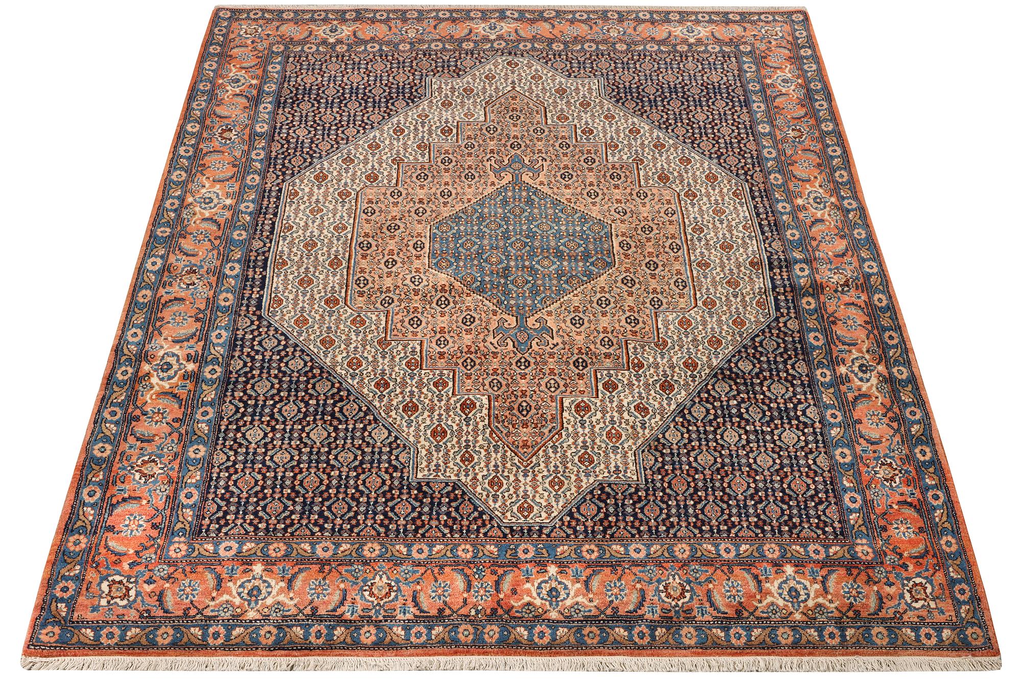 Matta, Antik Senneh, ca 221 x 170 cm.