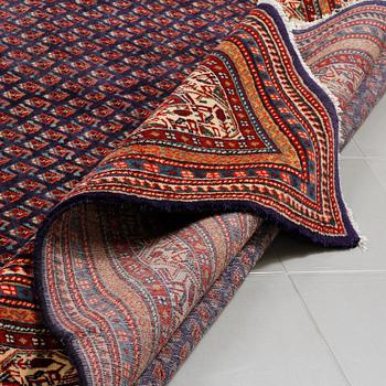 A Sarouk rug, 393 x 284 cm.