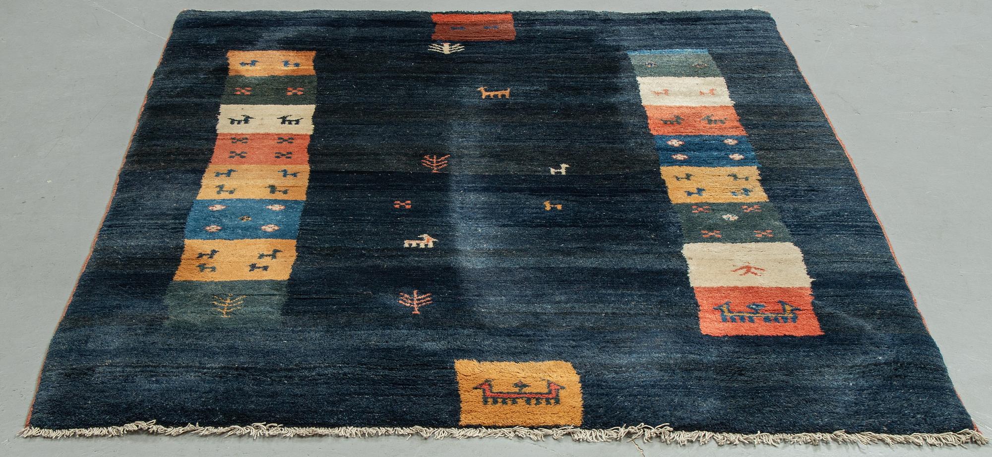 A carpet, oriental, ca 284 x 180 cm.