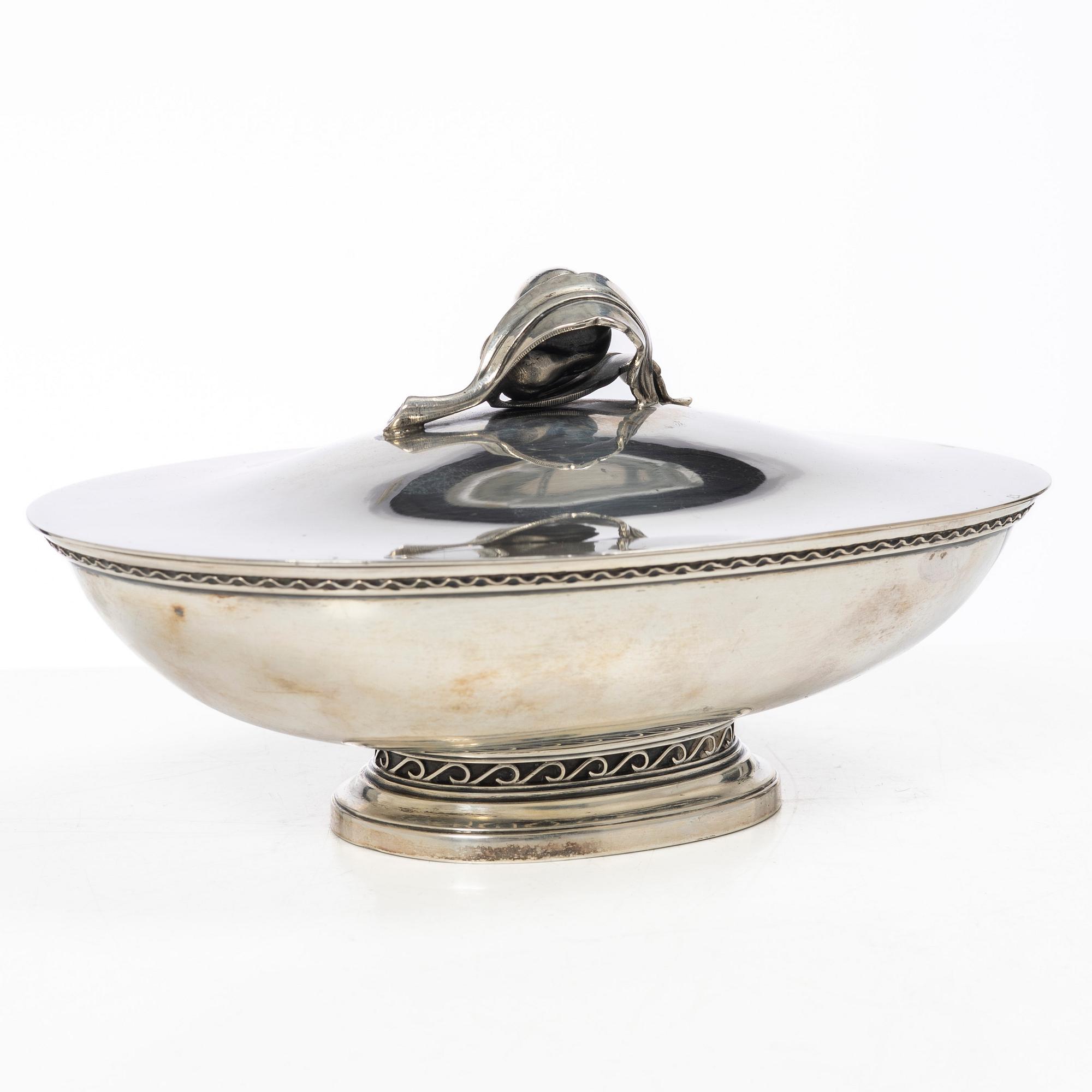 Eric Råström, lockskål, silver, Stockholm 1917, samt sked, J E Skreij, Falun 1927.