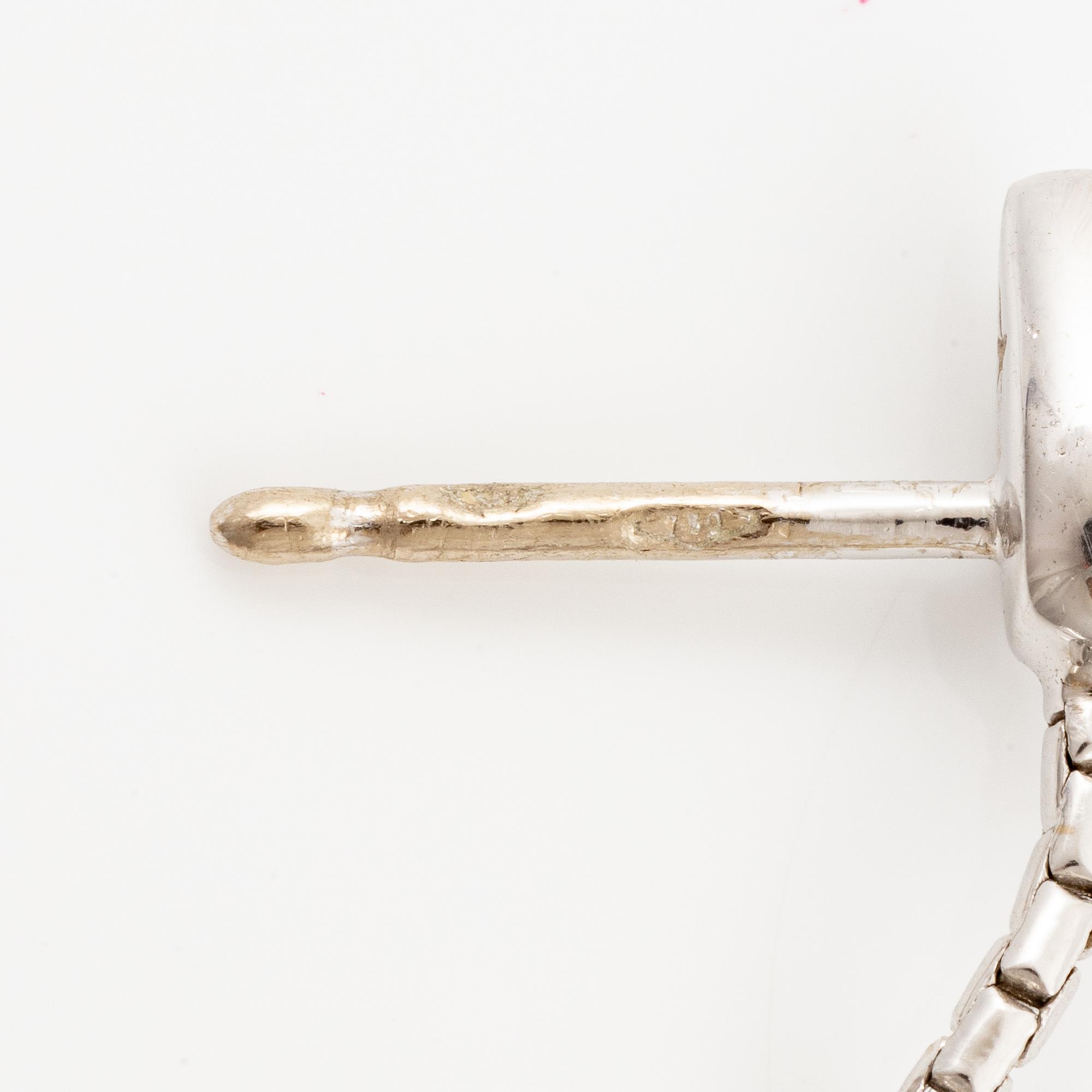 A pair of earrings in 18K gold set with round brilliant-cut diamonds, H Stern.