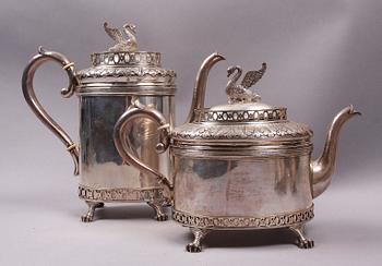 KAFFE- OCH TESERVIS, 4 delar, silver, gustaviansk stil, CG Hallberg, Stockholm, 1906. Totalvikt 2470 gram.