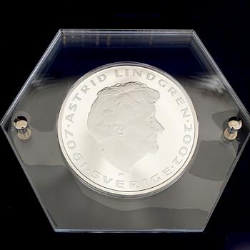 MYNT, Astrid Lindgren, 1-kilosprägling i silver med guldmotiv, 1900/2000-tal.