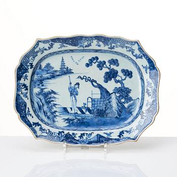 A pair of blue and white serving dishes, Qing dynasty, Qianlong (1736-95).