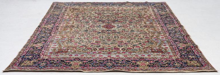 Matta, Kirman, ca 365 x 265 cm.