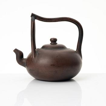 A Chinese yixing teapot, late Qing dynasty /around 1900.