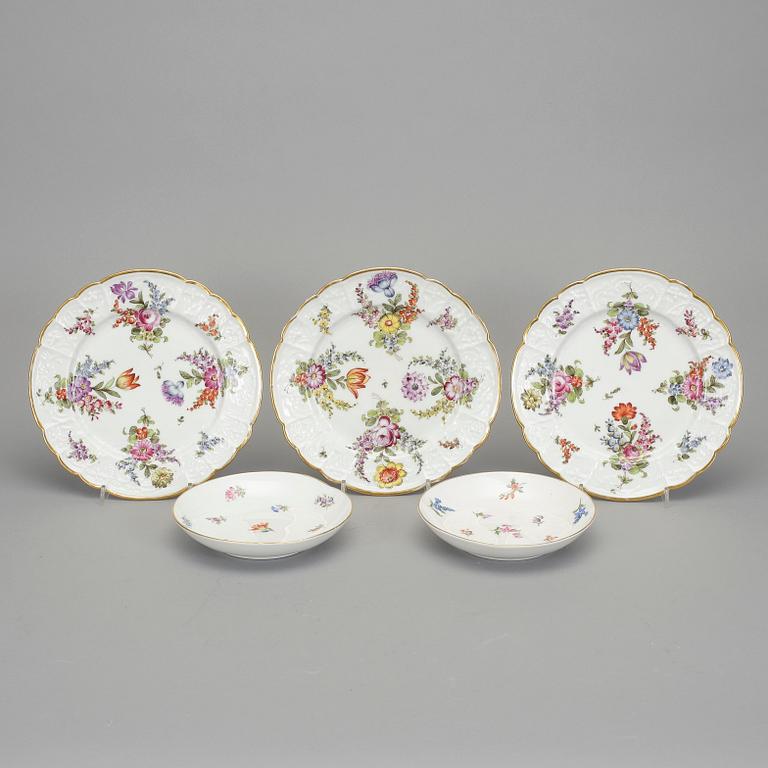 SKÅLFAT och TALLRIKAR, 3 st, porslin, bl.a.  Meissen 1800/1900.
