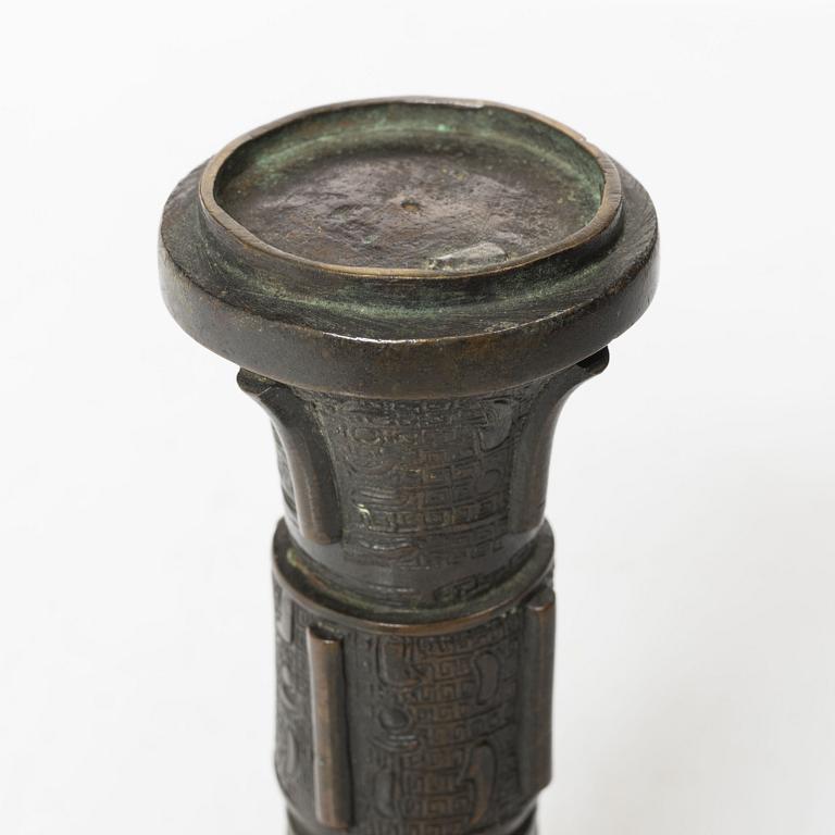 An archaistic bronze vase, Gu, Qing dynasty (1644-1912).