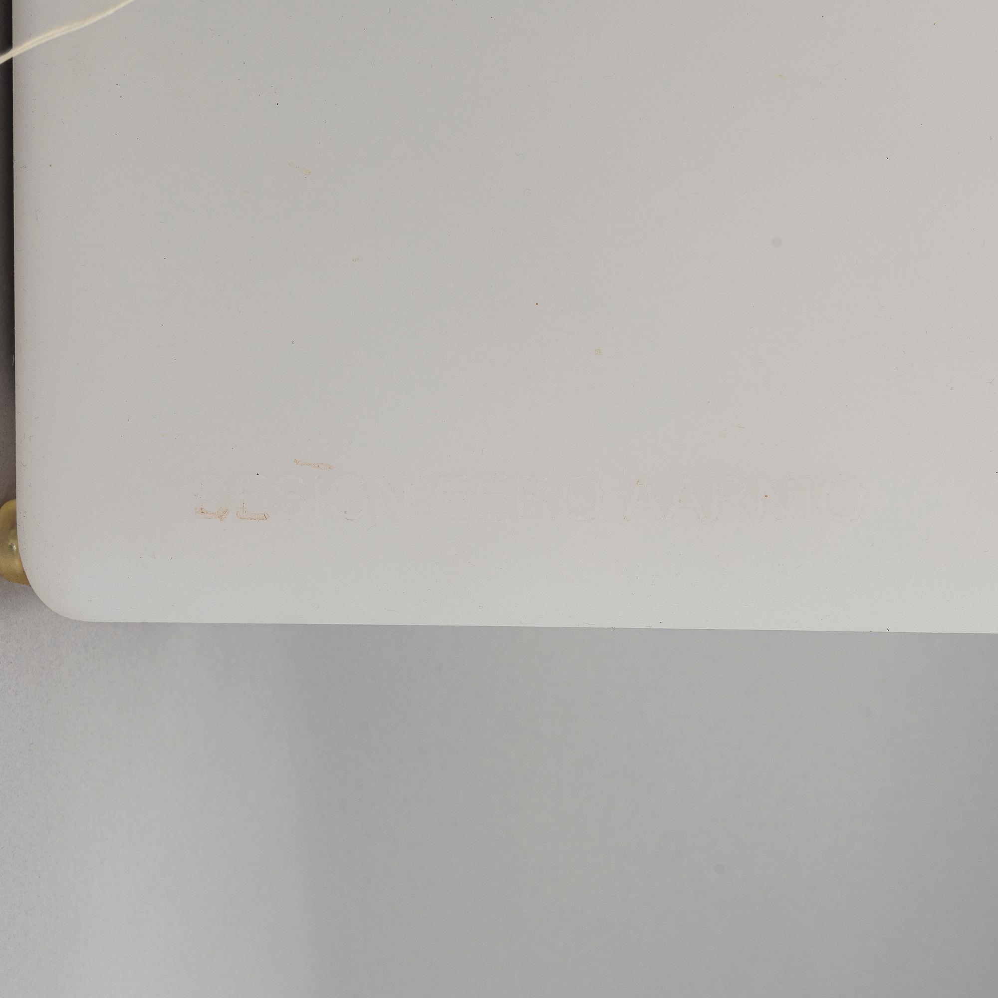 Eero Aarnio, pöytä/lattiavalaisin "Kubo", Innolux 2009.