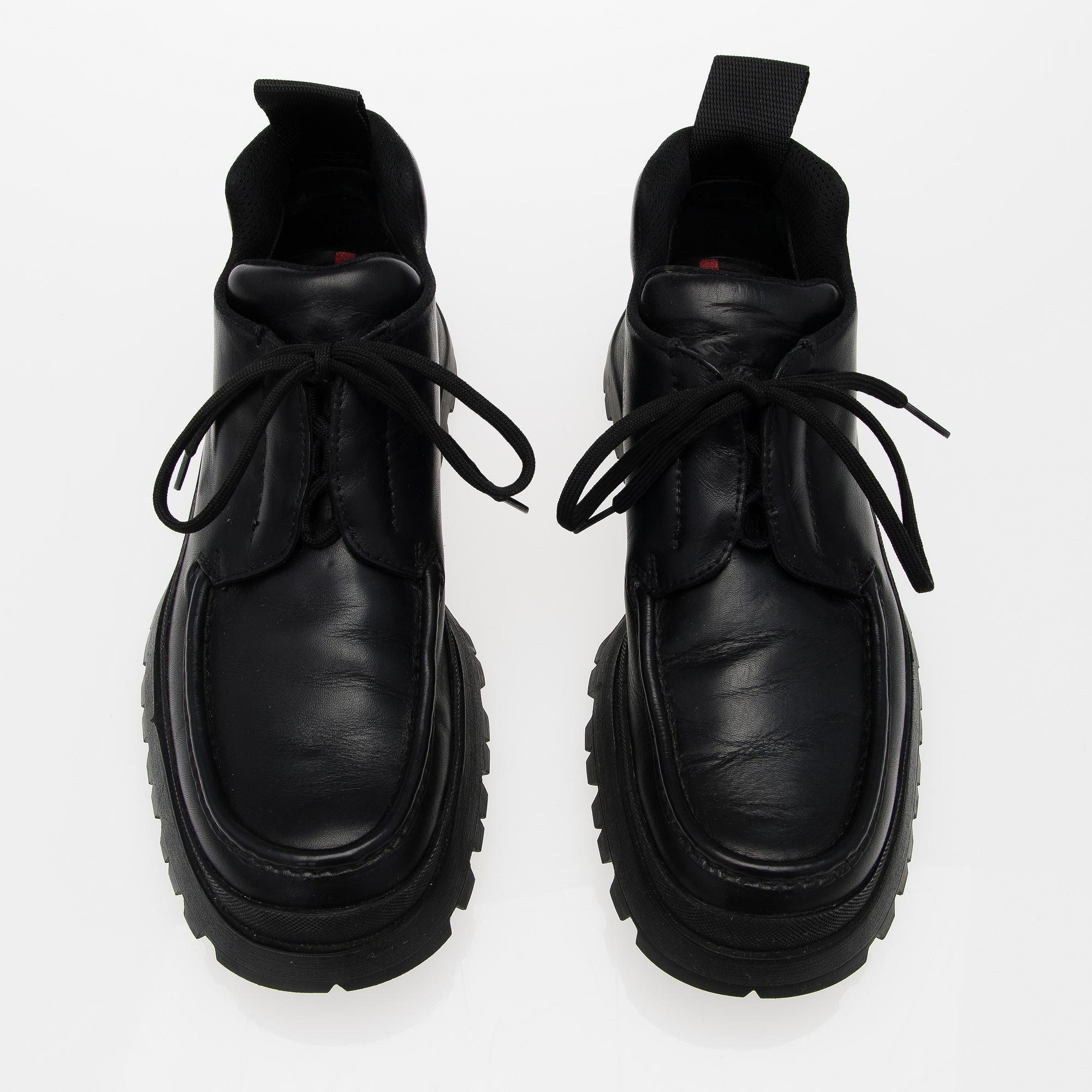 PRADA, SKOR, storlek 9.