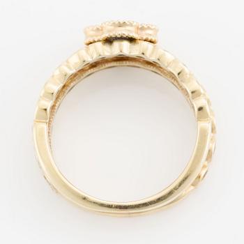 Ring, 14K gold with brilliant-cut diamonds.