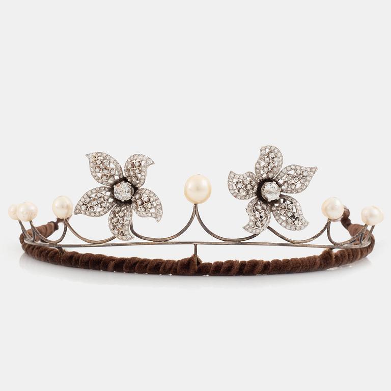 A tiara/brooch combination.