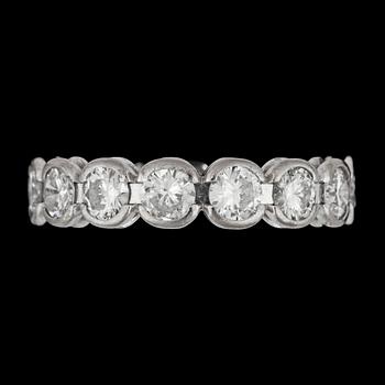 RING, sk eternity ring, briljantslipade diamanter, tot. 2.25 ct.