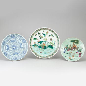 A group of three Chinese dishes, late 19th and 20th century.