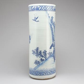 A large Chinese blue and white vase, 20th century.