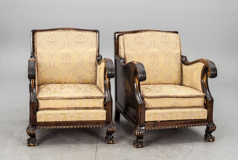 FÅTÖLJER, Chippendalestil. 1900-talets första hälft.