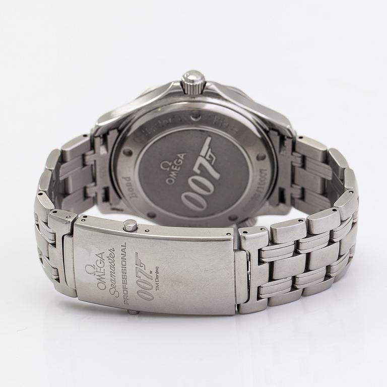 Omega, Seamaster, Diver, "James Bond", co-axial, 300m, rannekello, 41 mm.