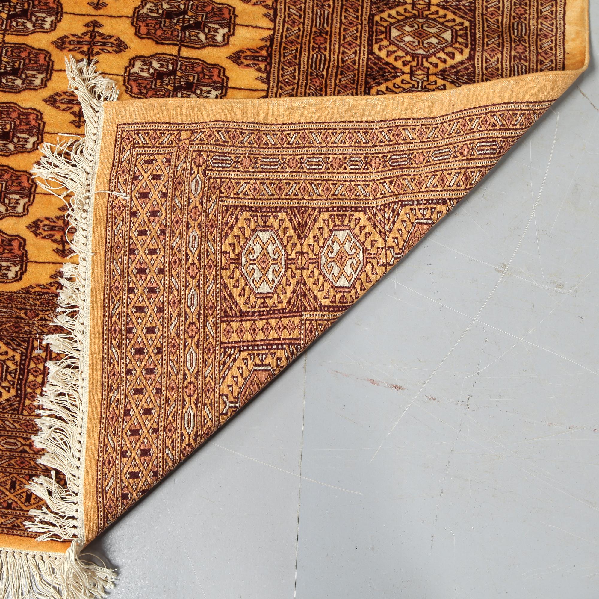 MATTA, Bochara, silkesinslag, old, 170 x 125 cm.