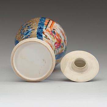 A famille rose vase with cover, Qing dynasty, Jiaqing (1796-1820).