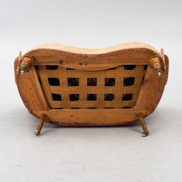 Salongsgrupp, 3 delar, med Drottning Sofias emblem, sent 1800-tal.