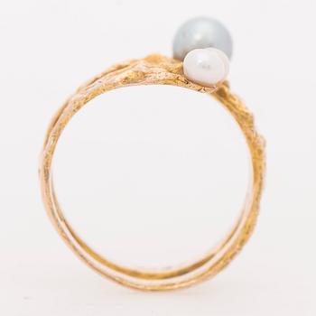 A RING, "Octobus", cultured pearls, 14K gold.  Lapponia 1973.