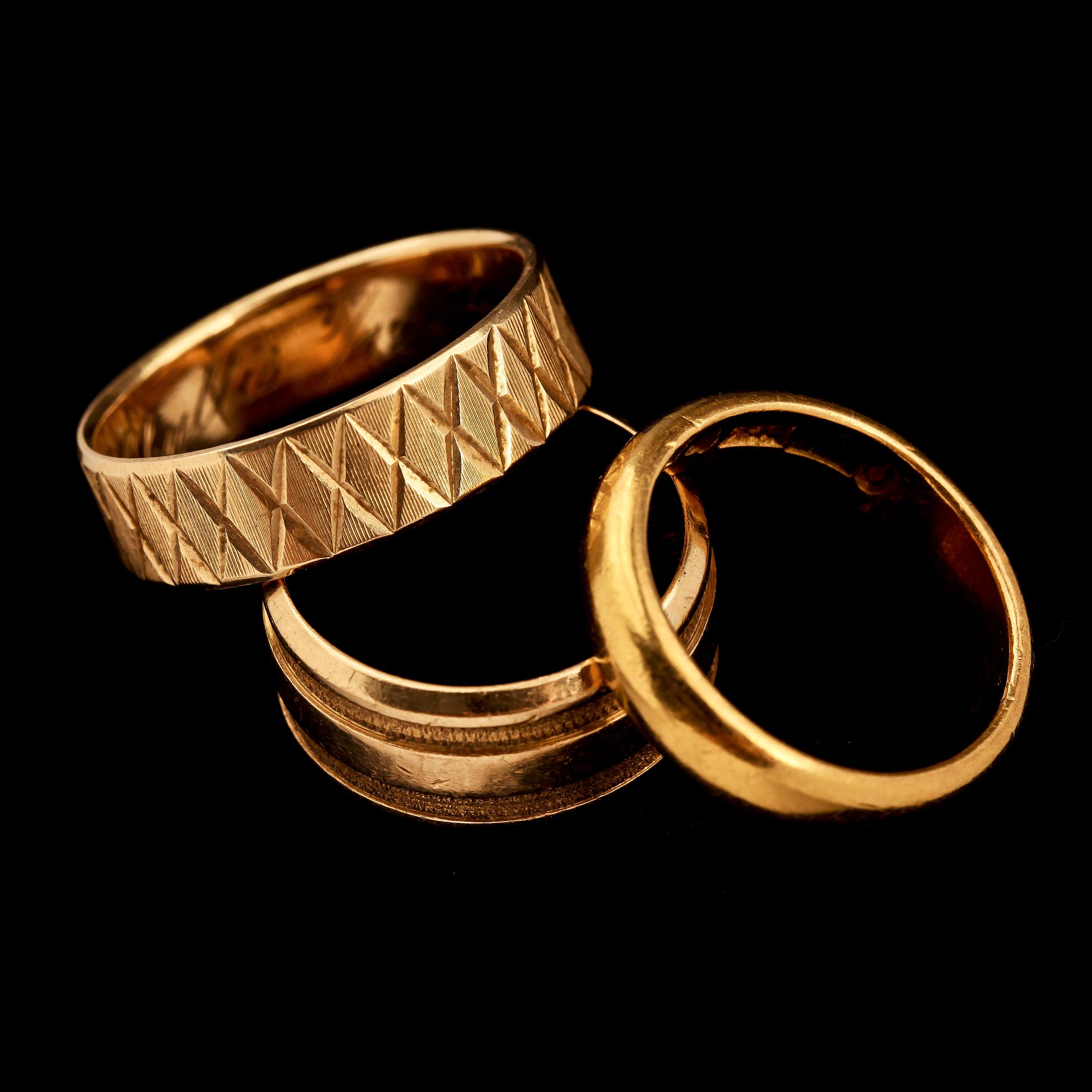 RINGAR, 3 st, guld. Vikt 25 g.