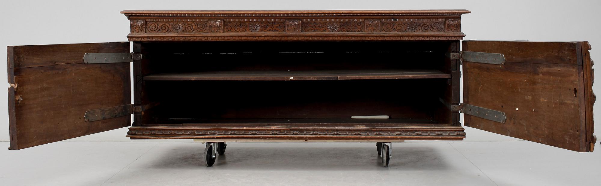 KISTA, barock, bär datering 1636.