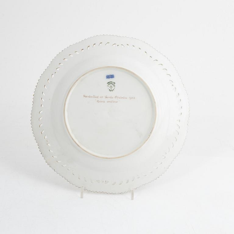 A set of three porcelain plates, Hausmalerei, Royal Copenhagen, Denmark.