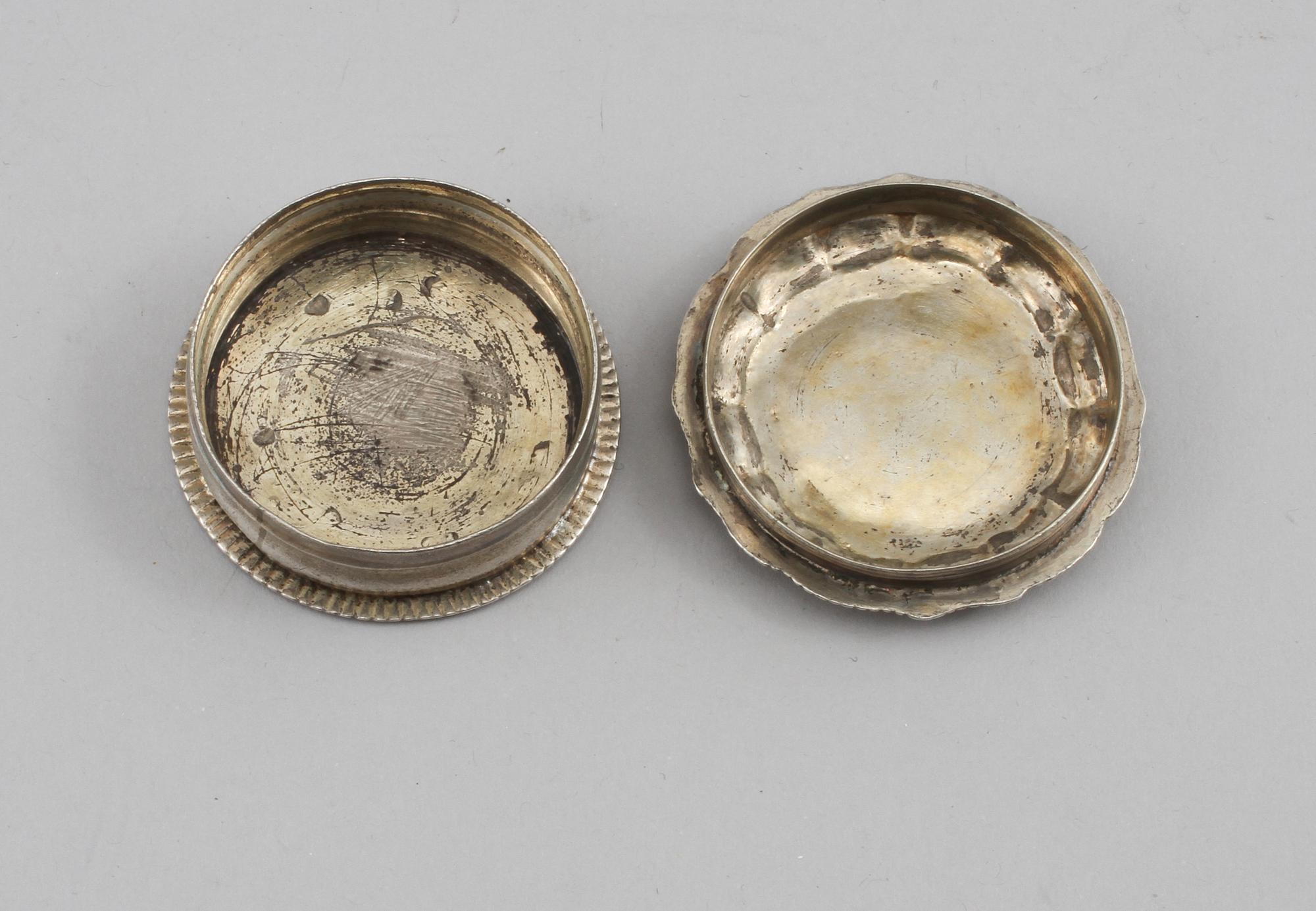 KYRKDOSA, silver, omkring år 1800, vikt 50 g.