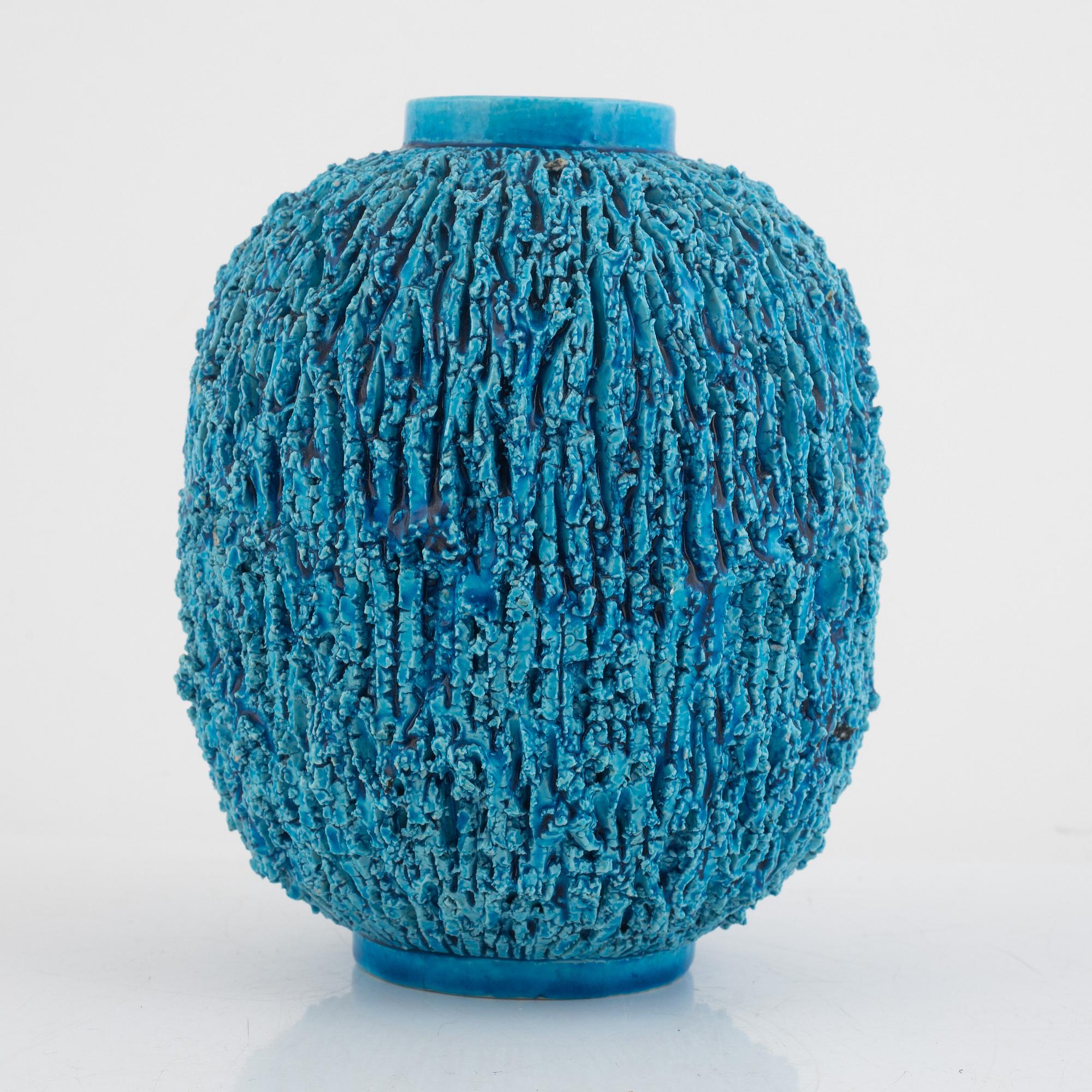 Gunnar Nylund, vase, "Hedgehog Vase", Rörstrand.