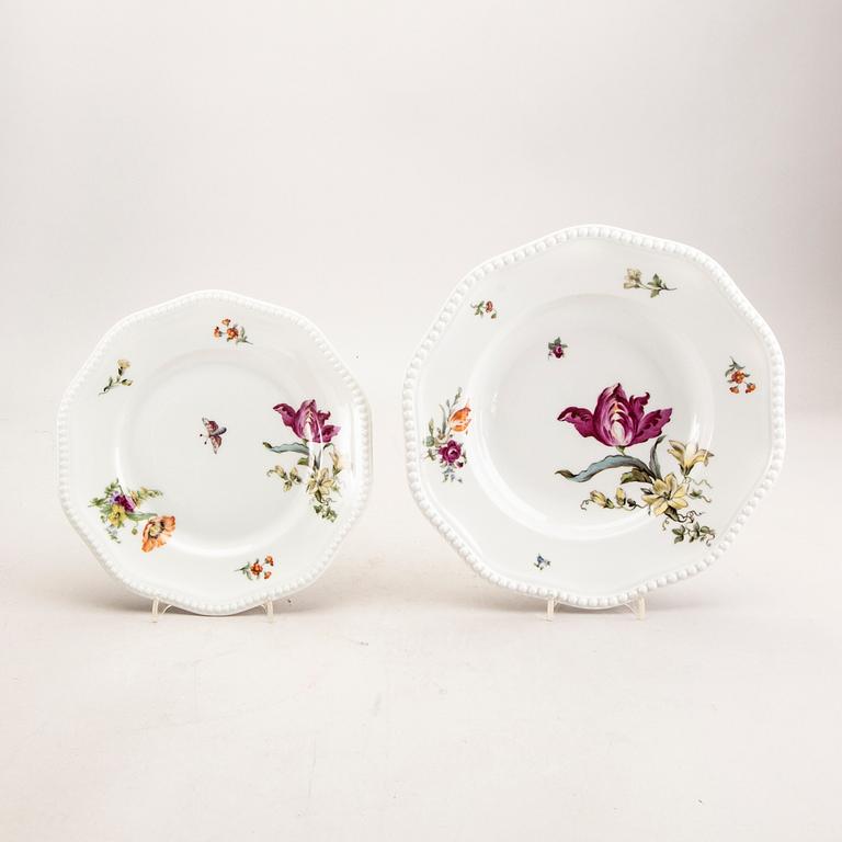 A 76 pcs Rosenthal porcelain service mid 1900s.