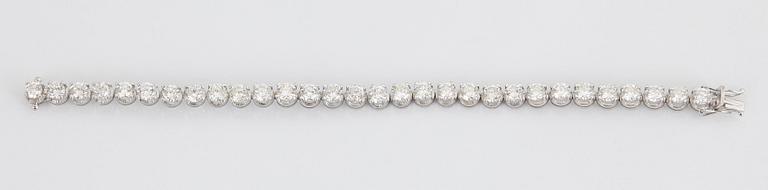 An 18K white gold bracelet set with round brilliant-cut diamonds with a total weight of ca 12.00 cts.