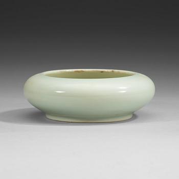 1605. A pale celadon glazed brush washer, Qing dynasty (1644-1912), with Kangxi six character mark.