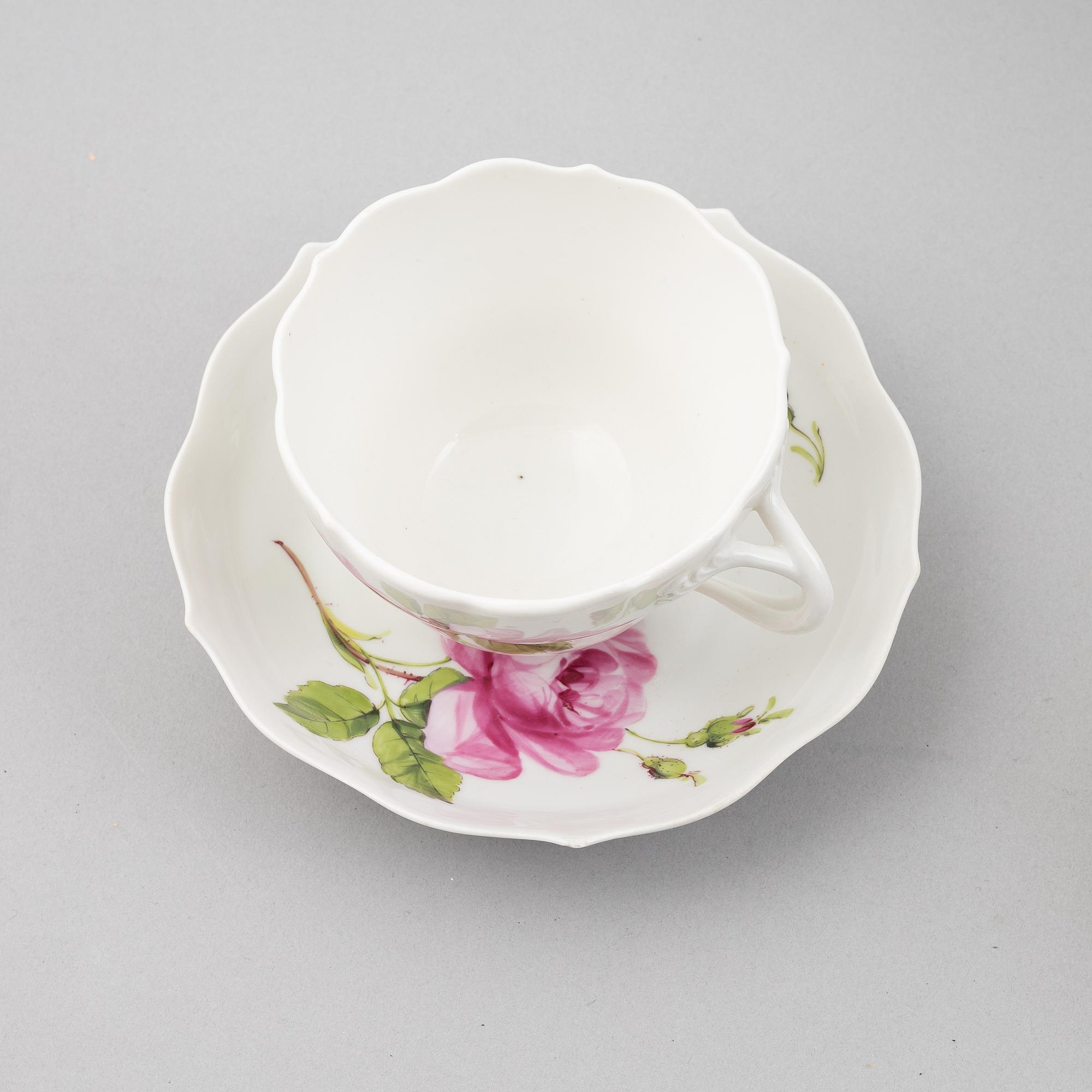 Te- och kaffeservis, 28 delar, samt tvättfat med kanna, porslin, Meissen, omkring år 1900.