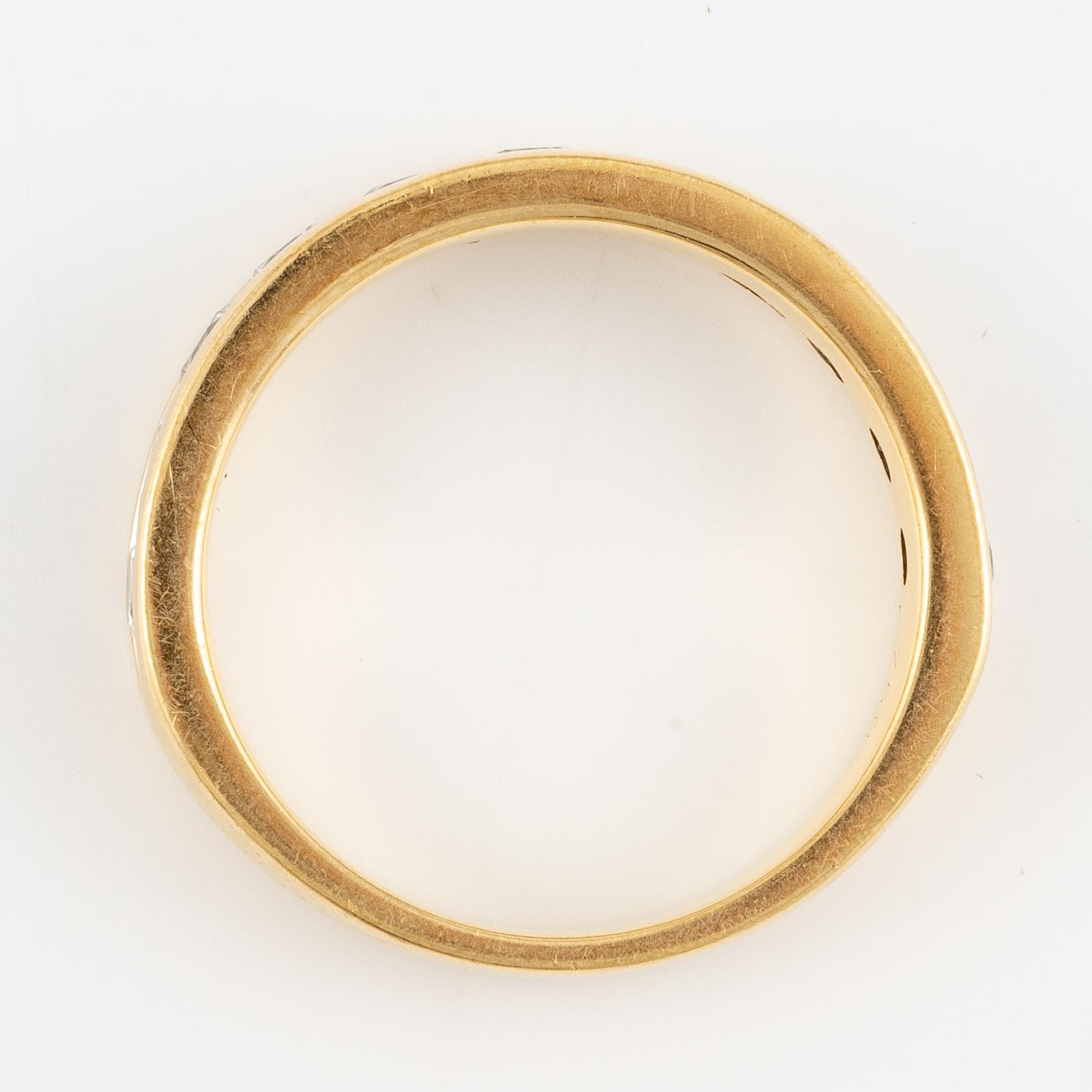 Ring halvallians 18K guld med briljantslipade diamanter.