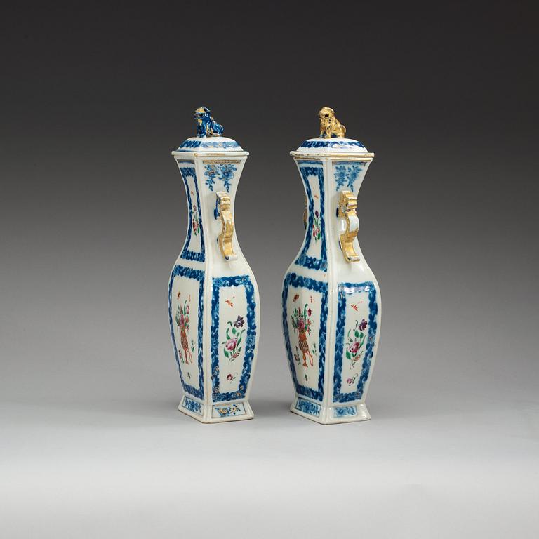 VASER med LOCK, ett par, kompaniporslin. Qing dynastin, Qianlong (1736-95).