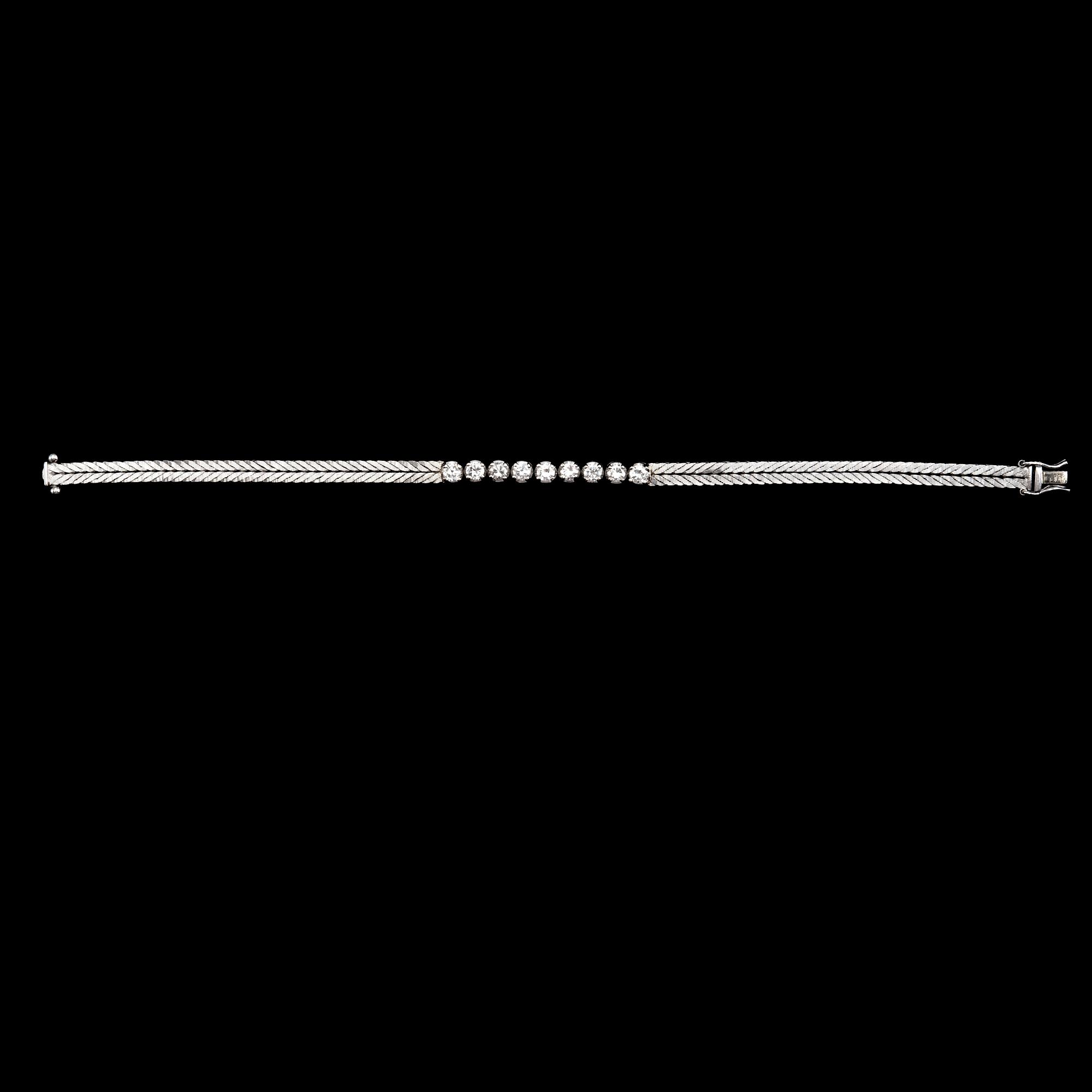 ARMBAND, 9 briljantslipade diamanter, ca 0.90 ct.