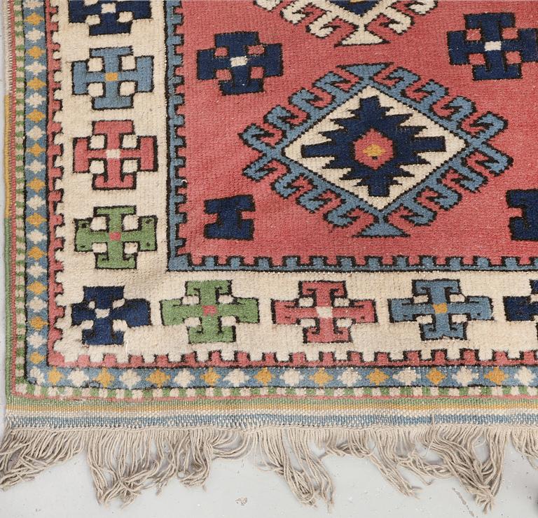 A semi-antique Kars runner, approx. 431 x 95 cm.