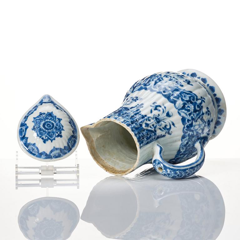 A blue and white 'Rouen pattern' ewer with cover, Qing dynasty, Kangxi (1662-1722).