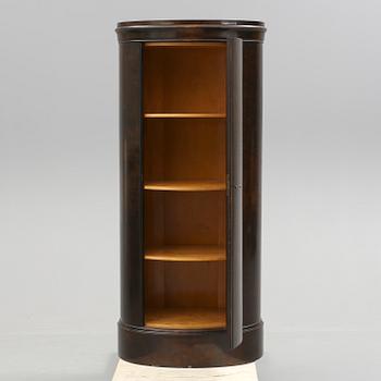 KOLONNSKÅP, bonad björk. 1920-30-tal.